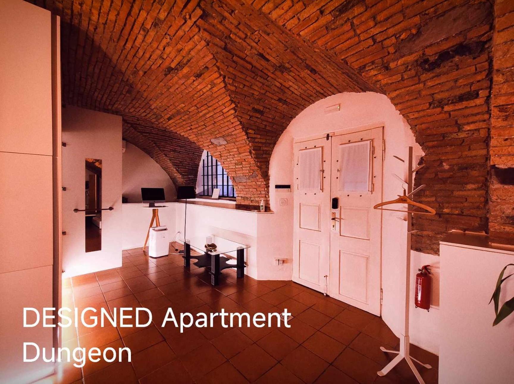 Dungeon Apartment Lubiana Esterno foto