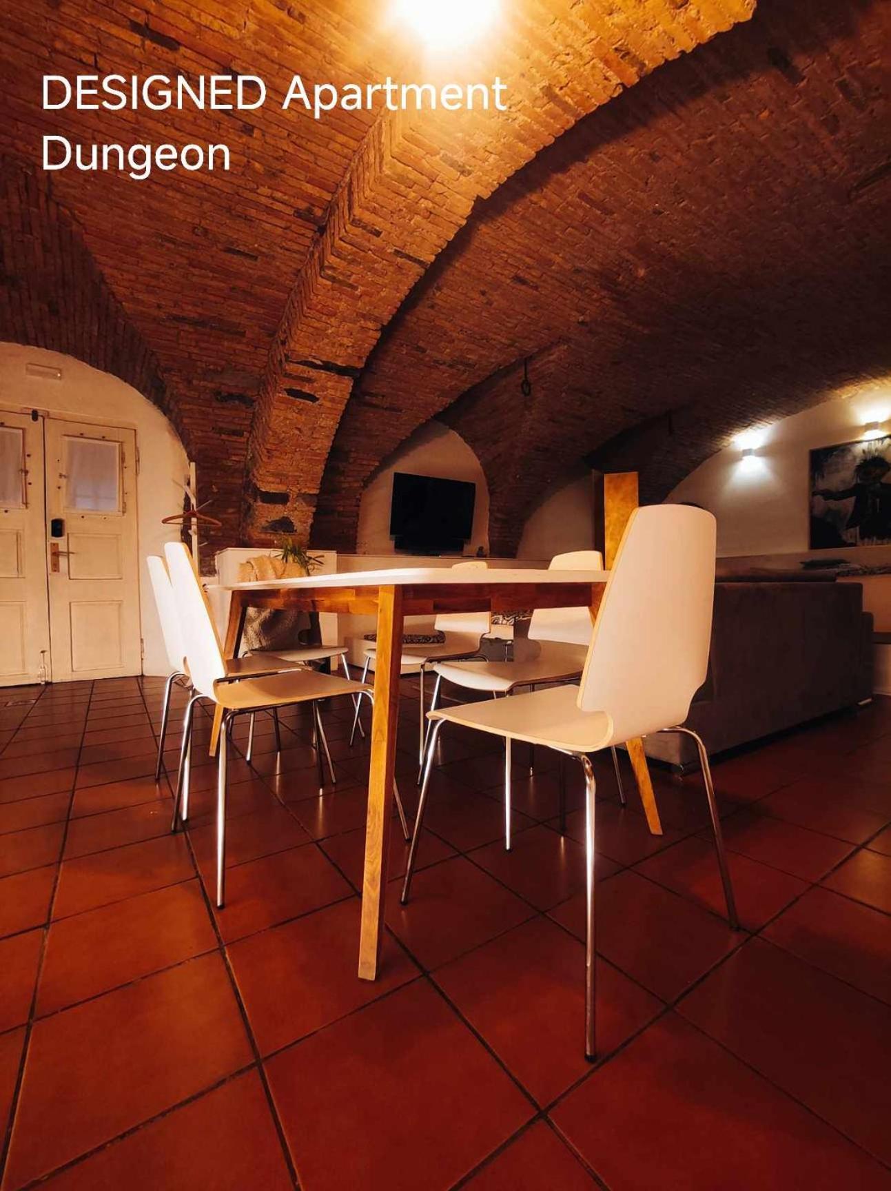 Dungeon Apartment Lubiana Esterno foto