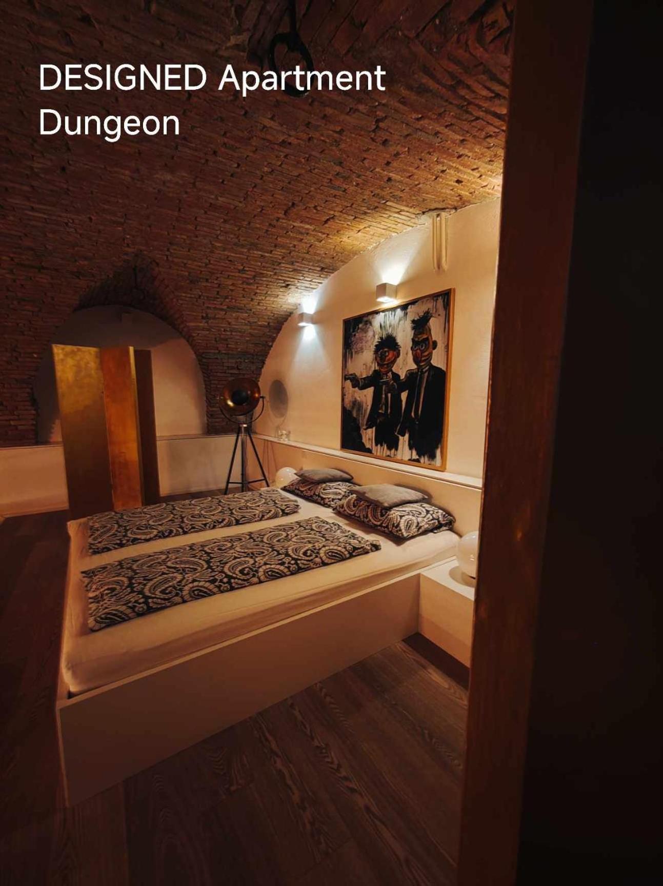 Dungeon Apartment Lubiana Esterno foto